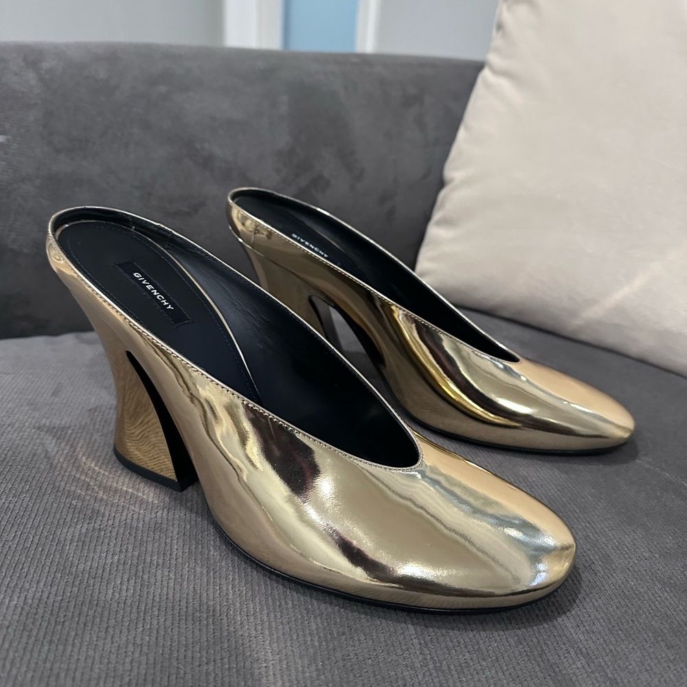 Givenchy Sculpted heeled mules in mirror effect leather - Picture 5 of 17